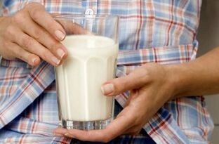 Tüdruk võtab keefiril kaalust alla